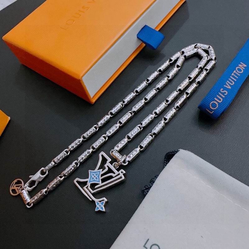 LV Necklace 01yxx301